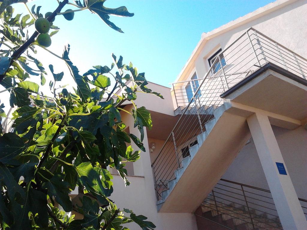 Apartments Jadranica Murter Esterno foto